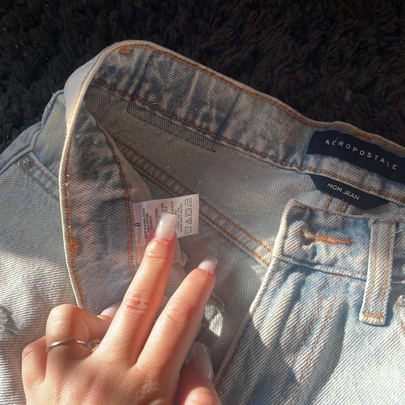 Aeropostale mom jeans - Picture 2 of 3